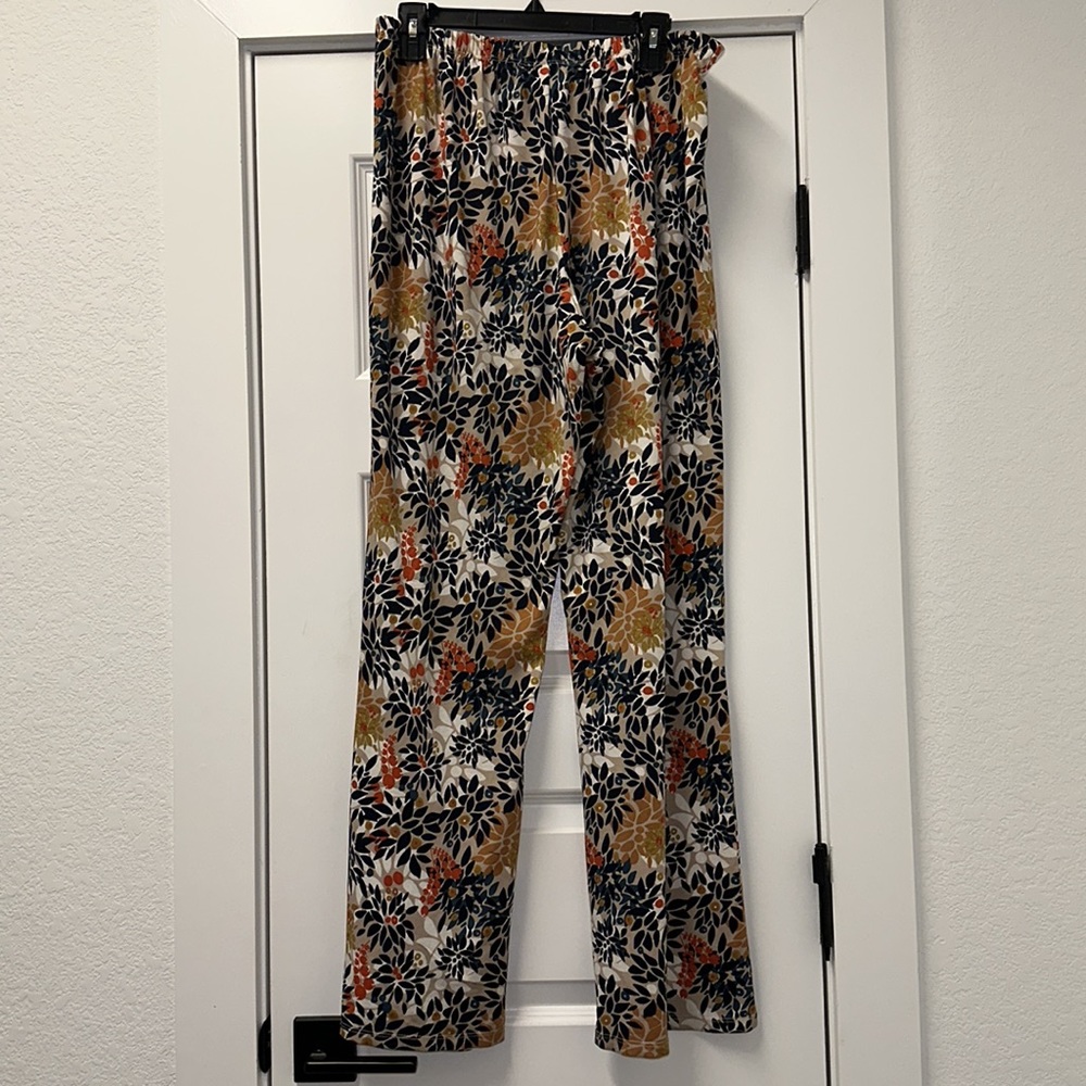 TAKING OFFERS Valerie Stevens Gaucho Floral Pants - Picture 7 of 10